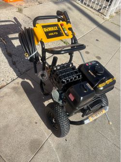 4400 Dewalt power washer. De gasolina