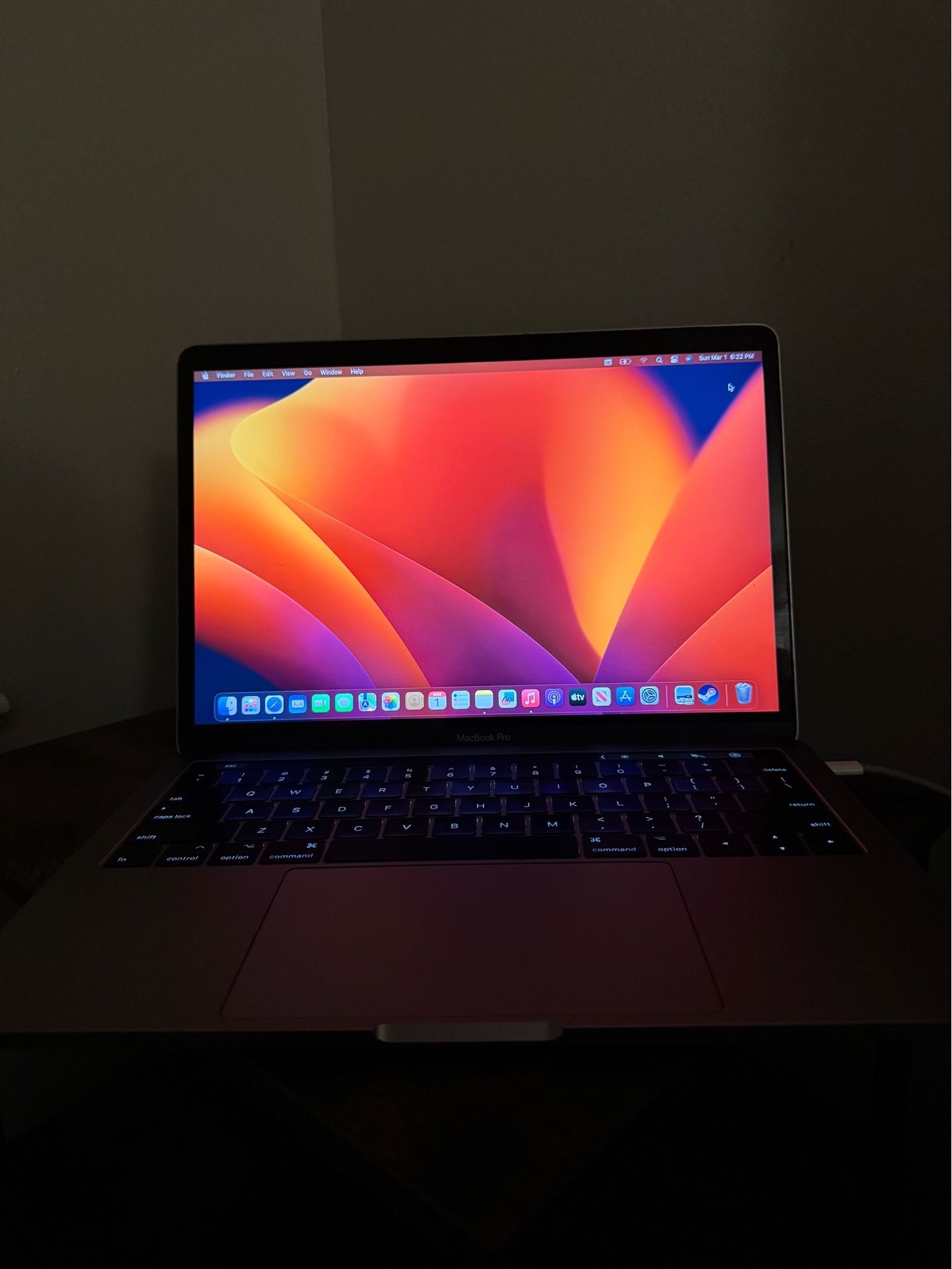 Apple MacBook Pro (13-inch, 2017, Touchbar, Four Thunderbolt 3 ports)