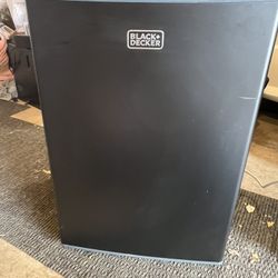 Black & Decker Mini-Fridge - 2.5. cu. ft. 