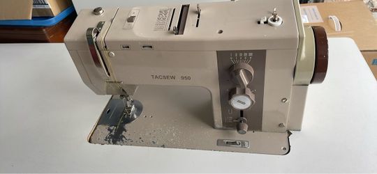 TacSew/Bernina 950 Industrial Sewing Machine with Table, Motor and Light