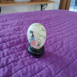 VINTAGE DECORATIVE EGG