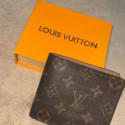 LV, Dior, Gucci Wallets 