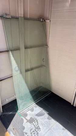 Glass shower doors