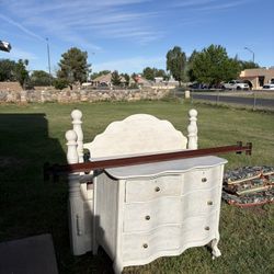 Antique Bedroom Set W Dresser 
