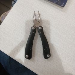 Multi tool 11-in-one
