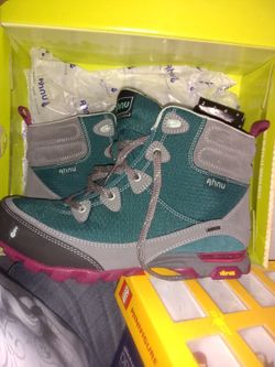 Ahnu Hocking boots size 8