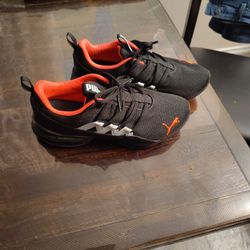 Puma sneakers size 6