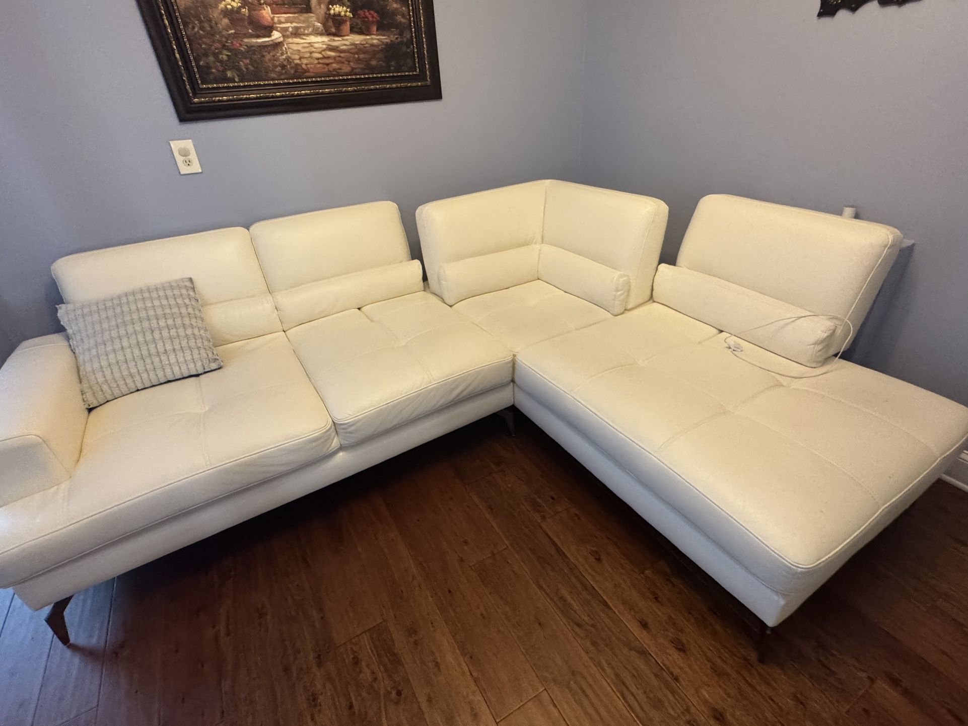 White Livingroom Section 
