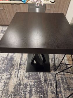 Bar dining table