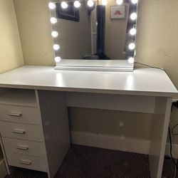 White Vanity Desk And Mirror 