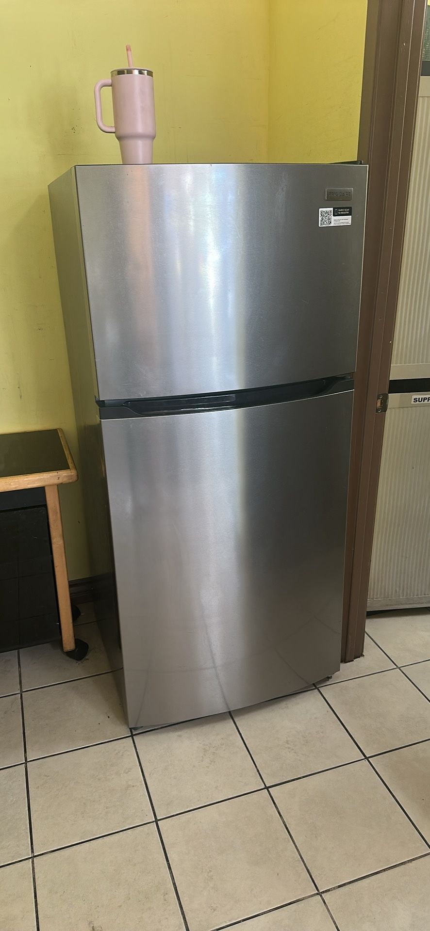 Frigidaire 27.6 in. 14 cu. ft. Top Freezer Refrigerator in Fingerprint-Resistant Stainless Look, ENERGY STAR