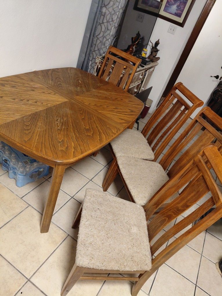 Kitchen Table/ Mesa