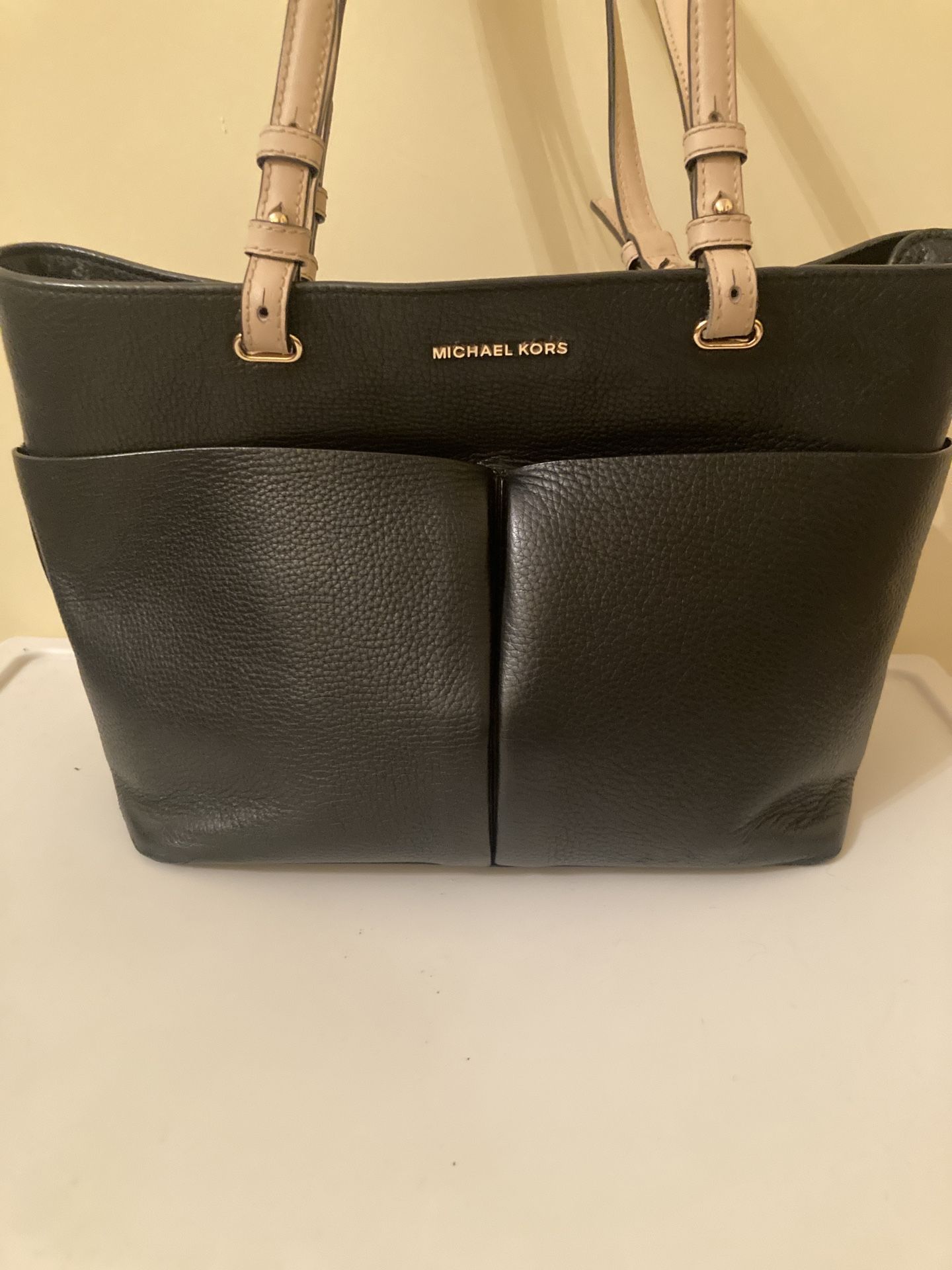 Michael Kors, Beautiful Leather Bag With tan Stripes