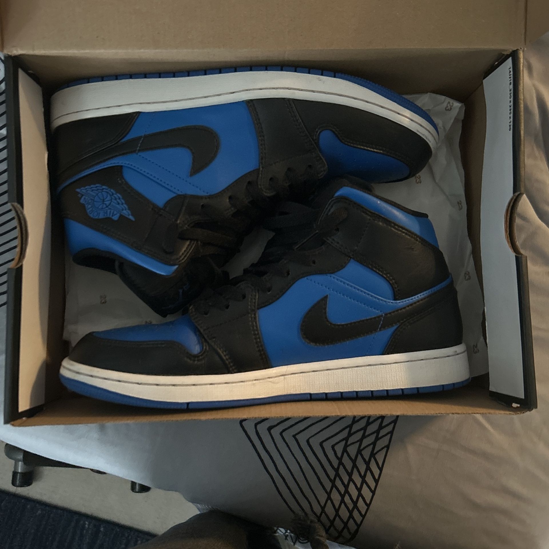Jordan 1 Mid Black Royal