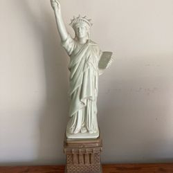 1985 Jim Beam Statue Of Liberty Decanter