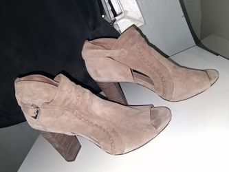 Vince Camuto Women's Peep Toe Booties Size 10M
