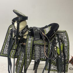 Nueva Montura Charra Bordada Con Cantinas Cuadradas 