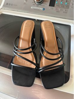 Black strappy block heel sandal size 11