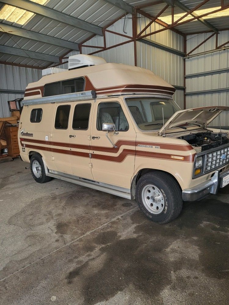 1984 Ford Econoline 150 Coachmen Dearborn Camper for Sale in Los
