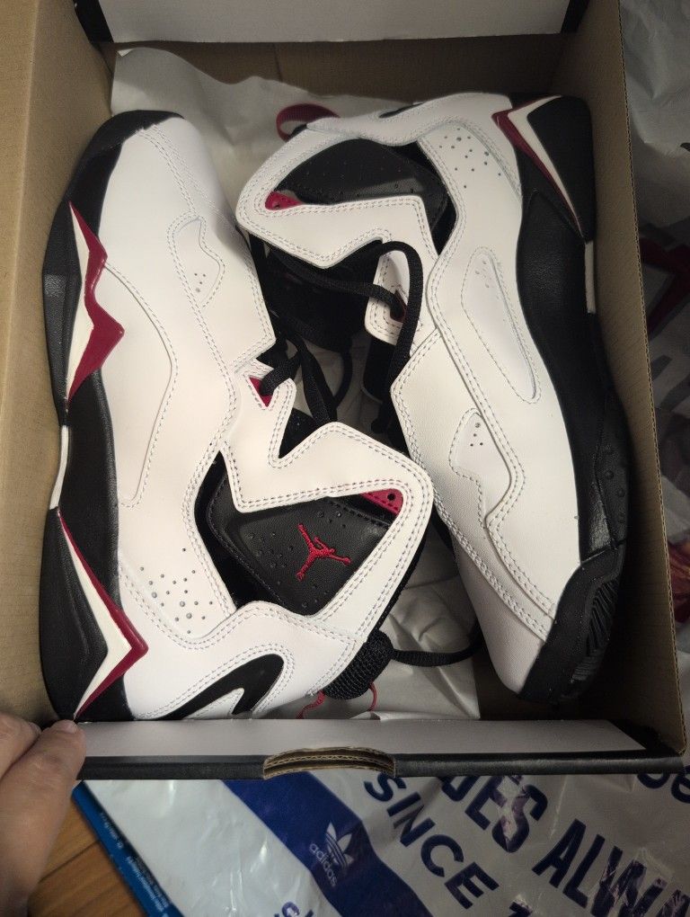 Jordan True Flight Size 7y
