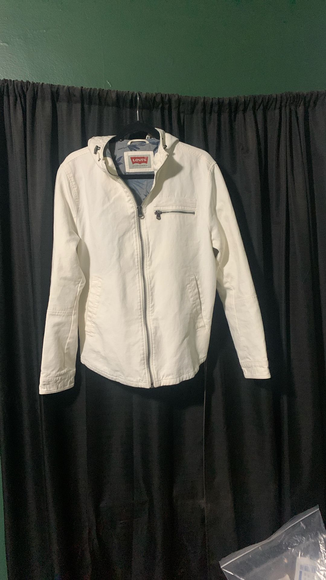 Like new size M Levi Strauss, hooded zip jacket