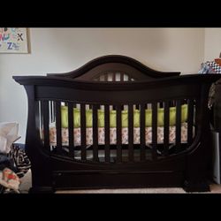Baby Appleseed Davenport Crib for Sale in Riverside CA OfferUp