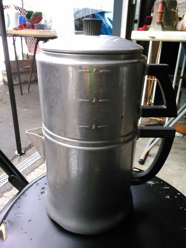 Vintage coffee pot / percolator