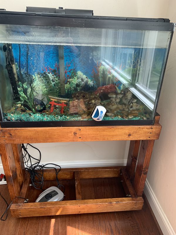 30 gallon fish aquarium 25 for everything. for Sale in