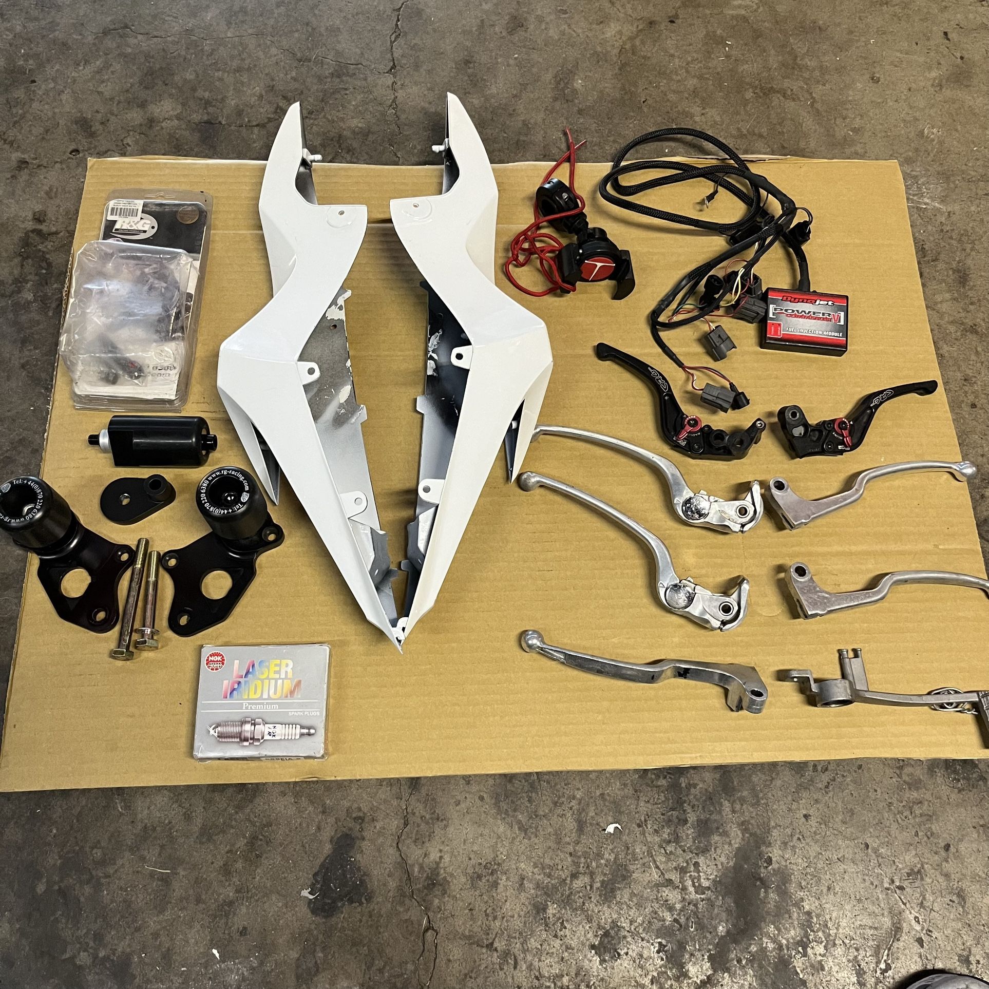 Suzuki Gsxr-600 Gsxr750 Parts Fairings Sliders Levers