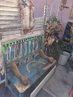 Free bench!! I heard the artist was a crazyman!