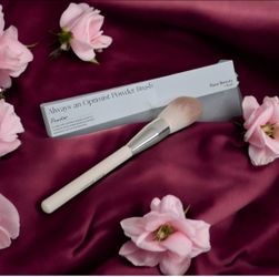 Rare Beauty Always an Optimist Powder Brush