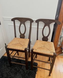 Set of 2 Solid Wood Counter Height Rush Seat Bar Stools