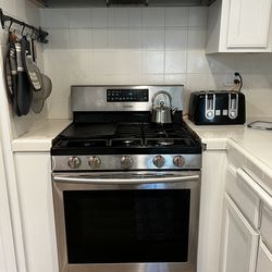 Stove range /hood exhaust included