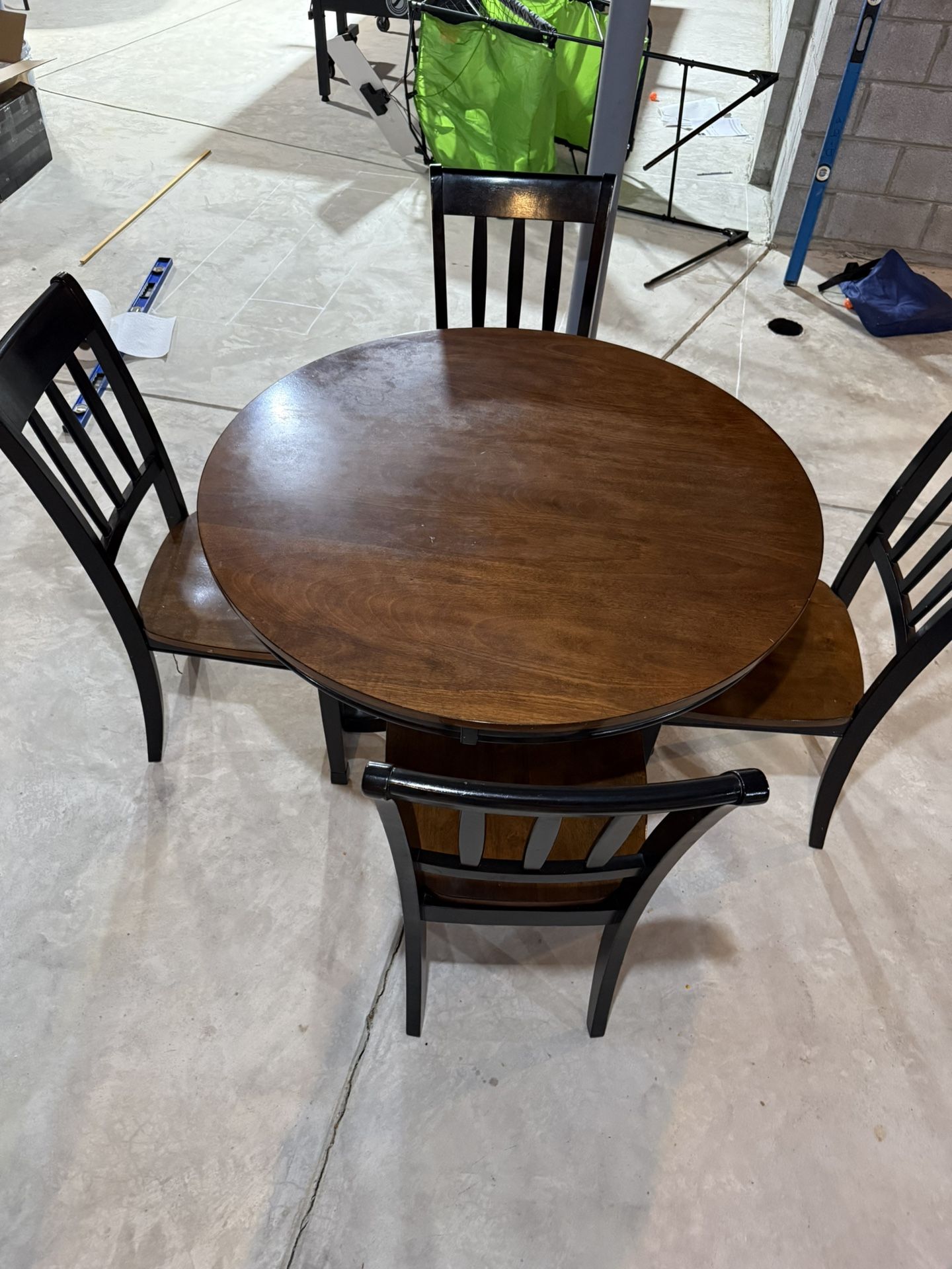 Breakfast Table With 4 Chairs