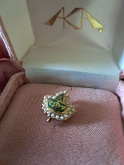 Vintage Alpha Kappa Alpha Sorority Pin 10k gold
