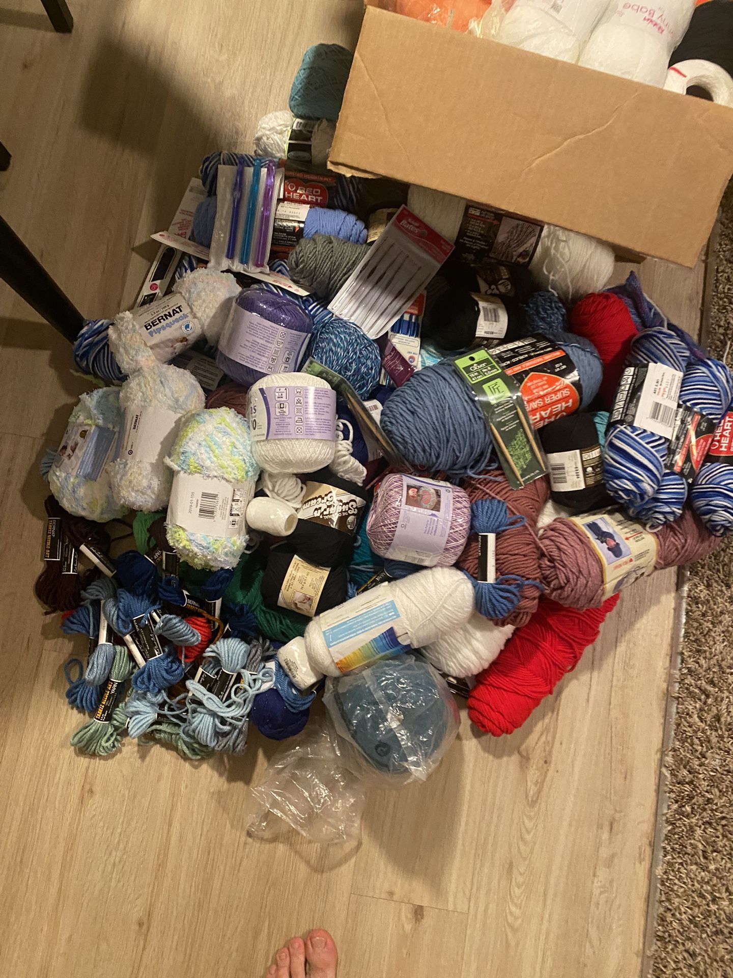 different types of yarn and silk for knitting