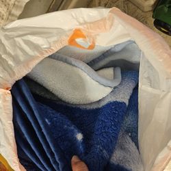 Toddler B3d Crib Sheets And A Winter Blakets For Babyans Toddler Stage. 