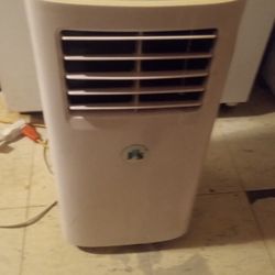 8000 BTU Portable AC NO EXHAUST HOSE OR WINDOW ADAPTER WORKS GREAT 