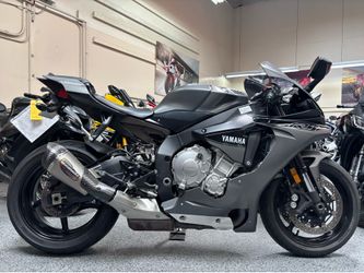 2016 Yamaha R1S