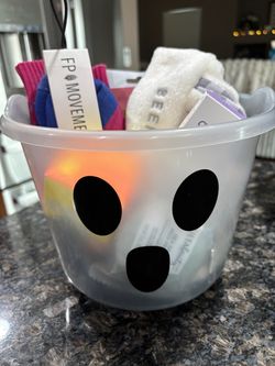 NEW BOO BEAUTY BASKET IN GLOW IN THE DARK PAIL $25!!!