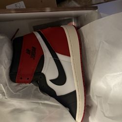 Air Jordan 1 Retro High OG "Black Toe" MENS 8
