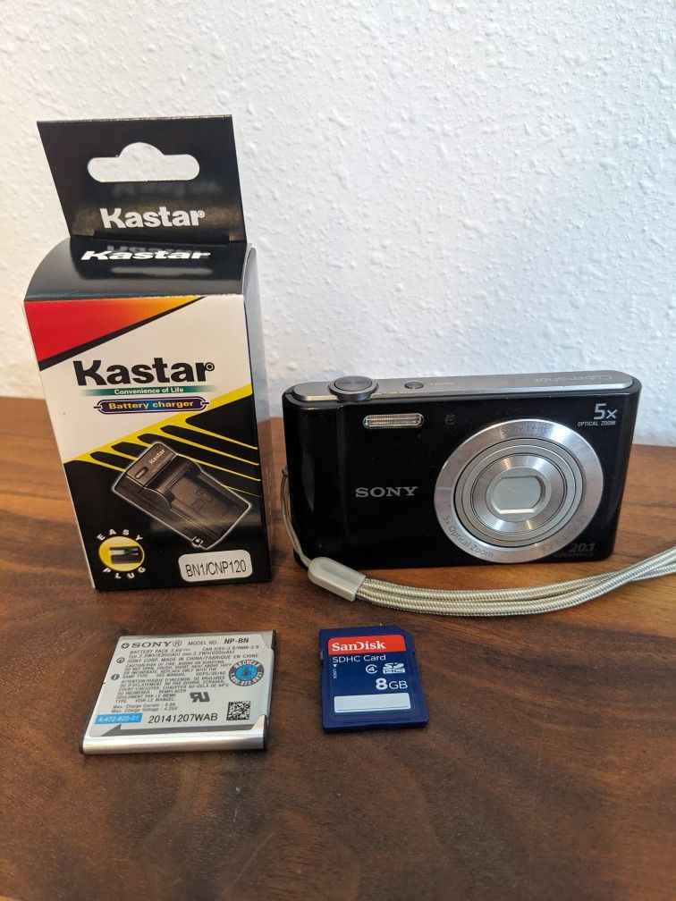 Sony Cybershot DSC-W800 Camera Bundle