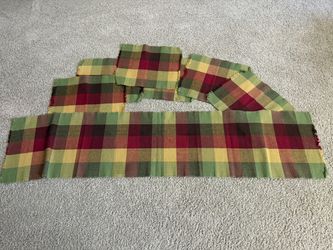 Set Of Table Runner And 6 Placemats 