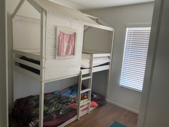Bunk beds set