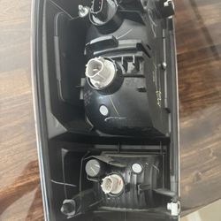 2020-2021 Toyota Tacoma RH TAIL LIGHT ASSY OEM