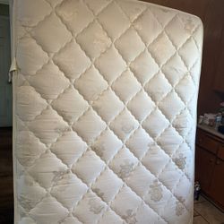 M A  T R E S S   - Q U E E N 