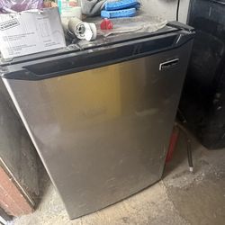 Magic Chef Mini Fridge