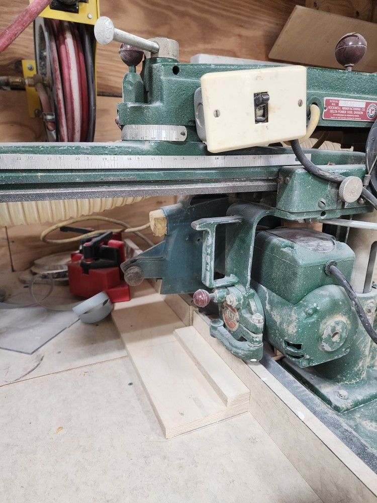 Radial arm saw