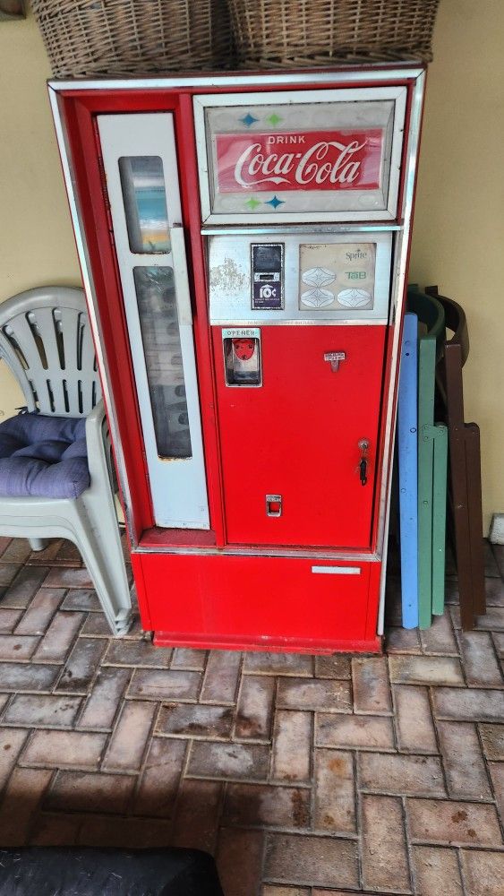 Vendo 65 Coke Machine