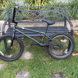 La Vida Bike + Accessories 